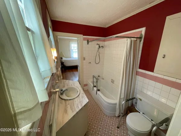 $249,900 | 425 Natchez Avenue, Brookhaven, MS 39601