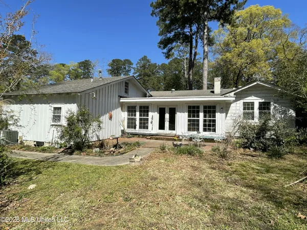 $249,900 | 425 Natchez Avenue, Brookhaven, MS 39601