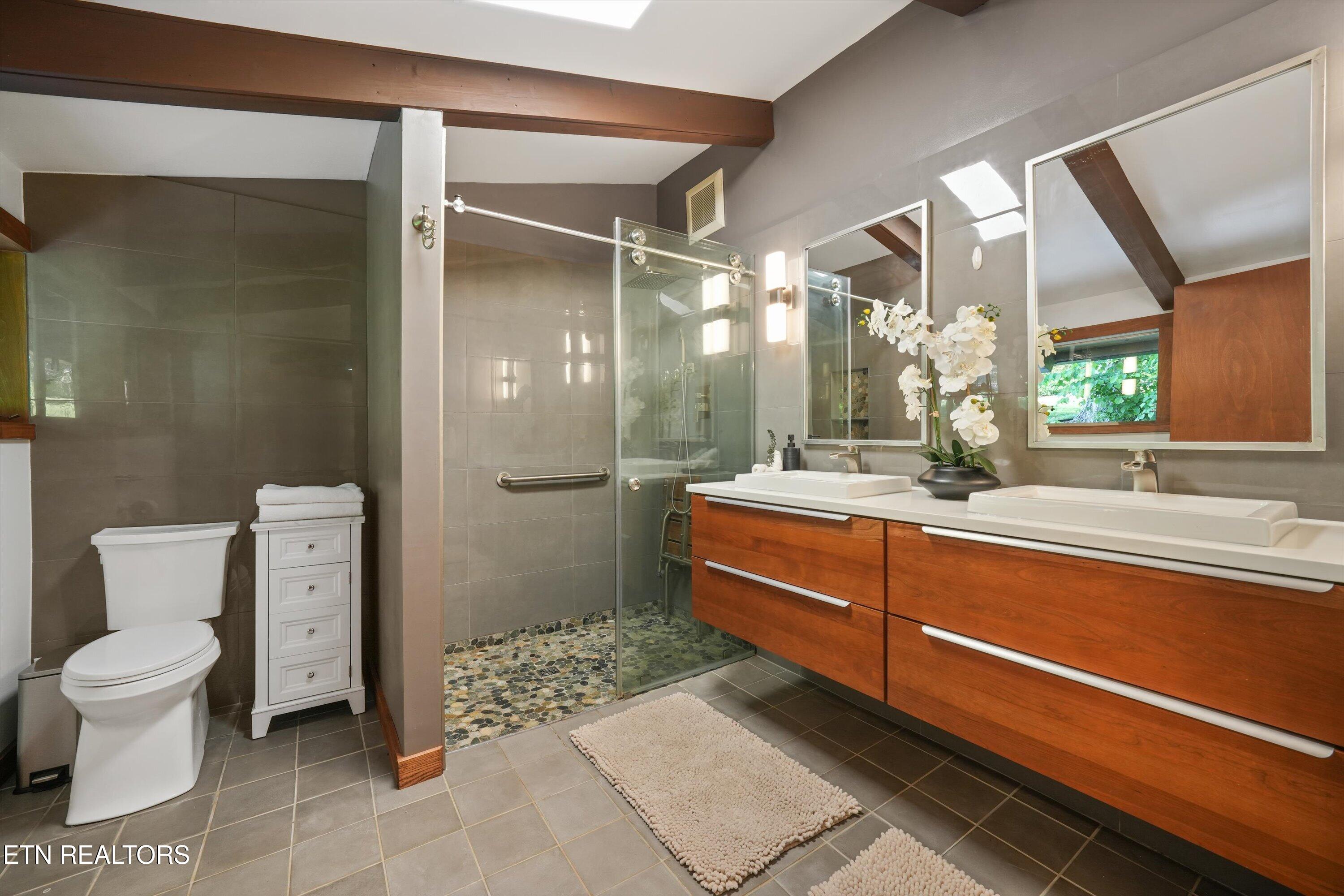 143 Old James Ferry Road Kingston, TN 37763 - Photo 31 of 60 Primary Bathroom