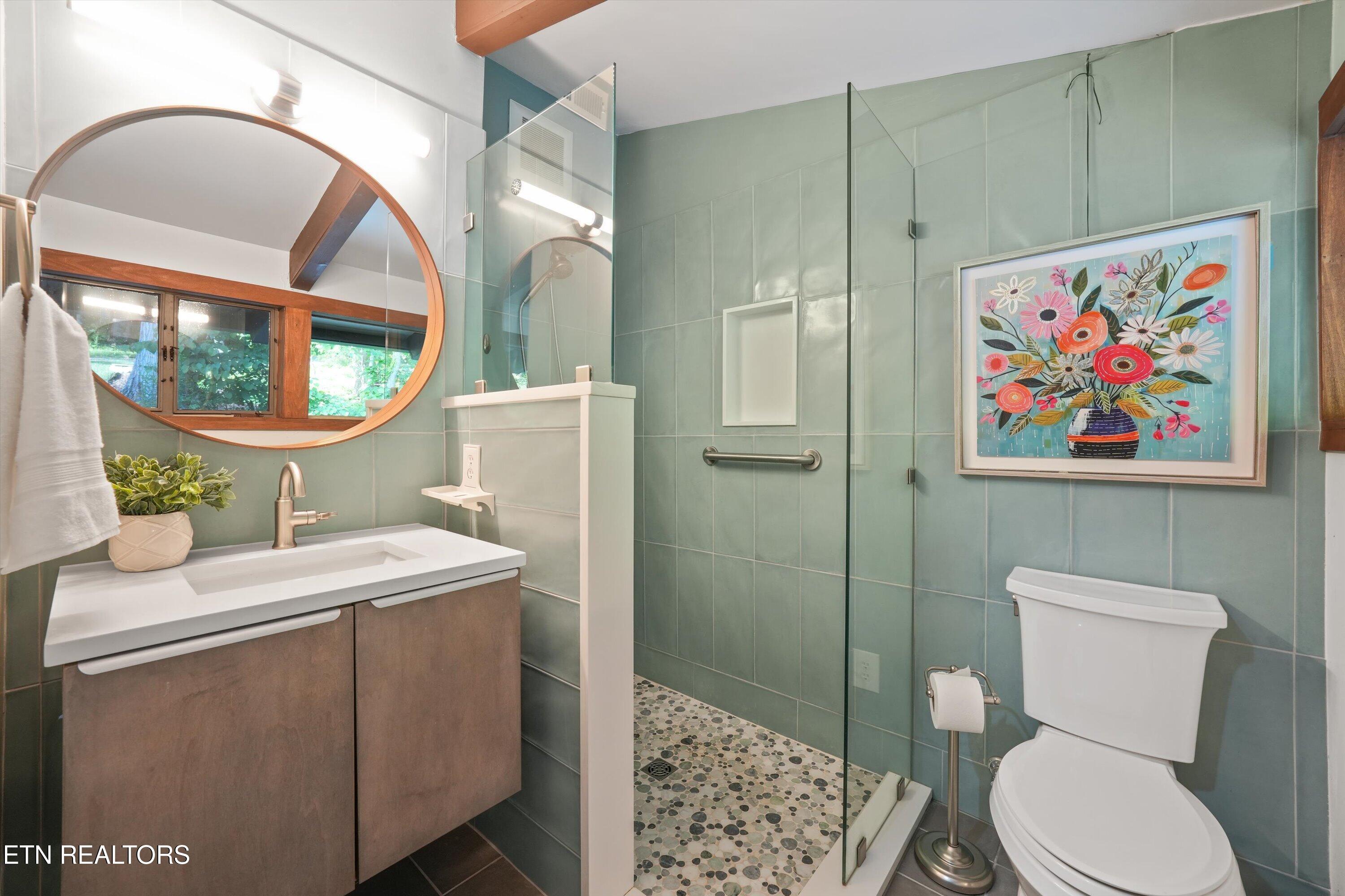 143 Old James Ferry Road Kingston, TN 37763 - Photo 35 of 60 2nd Floor Full Bathroom