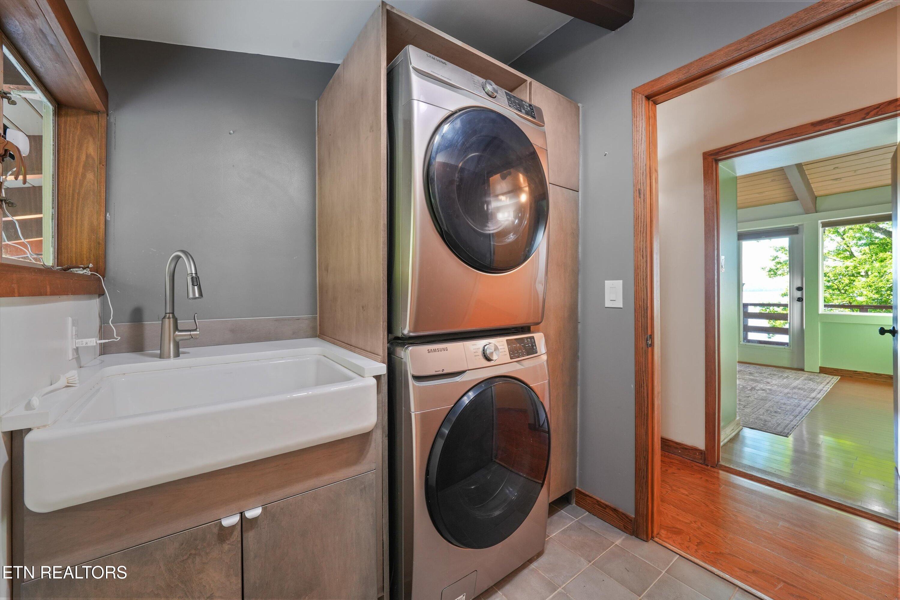 143 Old James Ferry Road Kingston, TN 37763 - Photo 36 of 60 2nd Floor Full Bathroom