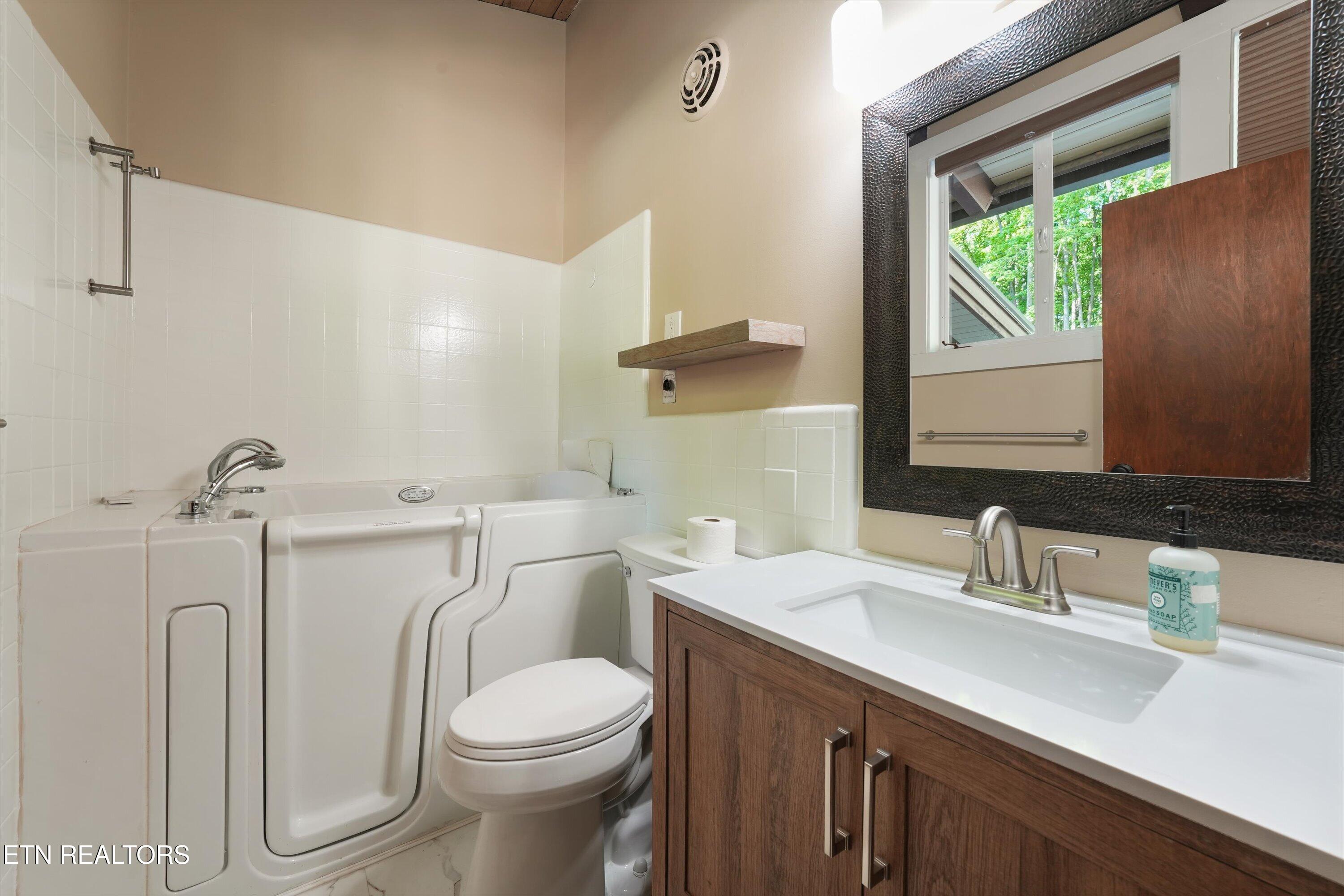 143 Old James Ferry Road Kingston, TN 37763 - Photo 45 of 60 Ensuite Full Bath off Bedroom