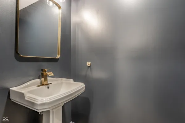 $2,000 | 104 West Main Street, Unit A, Thorntown, IN 46071
