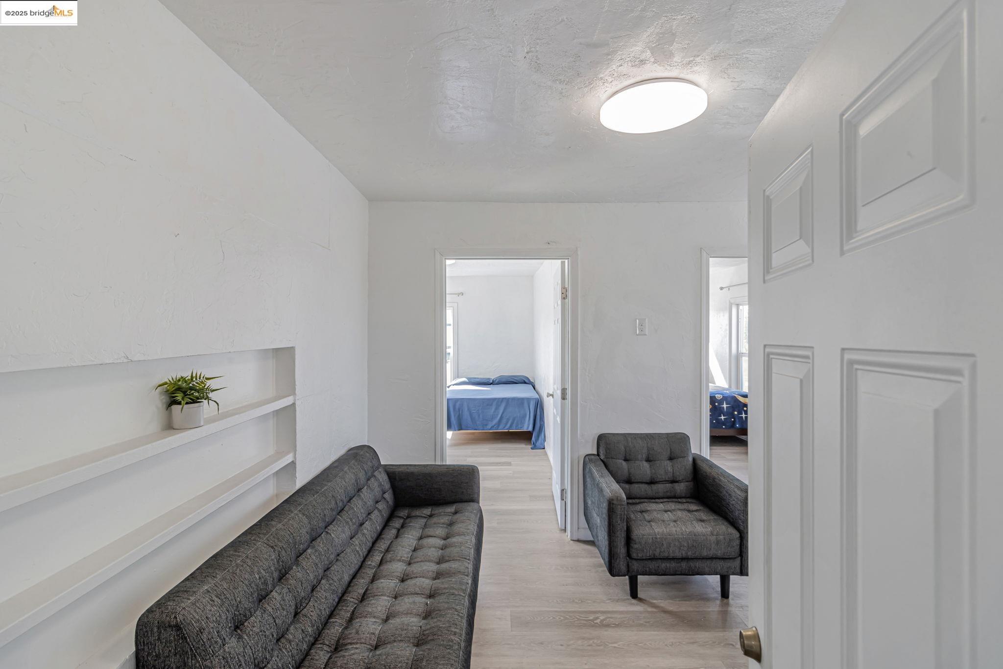1360 Berkeley Way Berkeley, CA 94702 - Photo 31 of 35 a living room with furniture