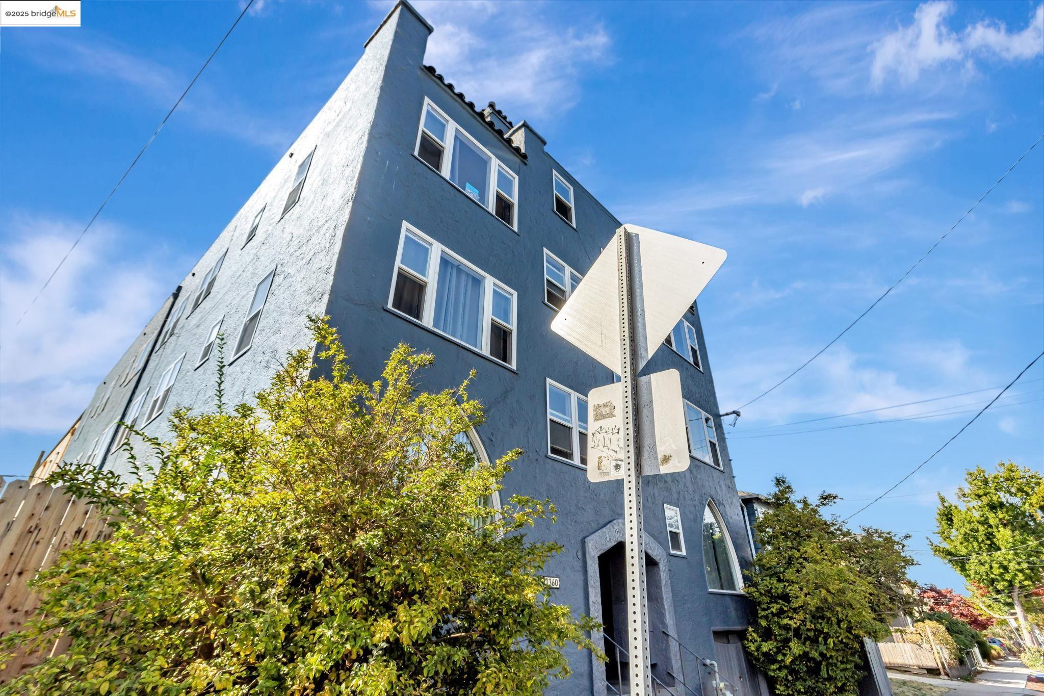 1360 Berkeley Way Berkeley, CA 94702 - Photo 34 of 35 a front view of a house