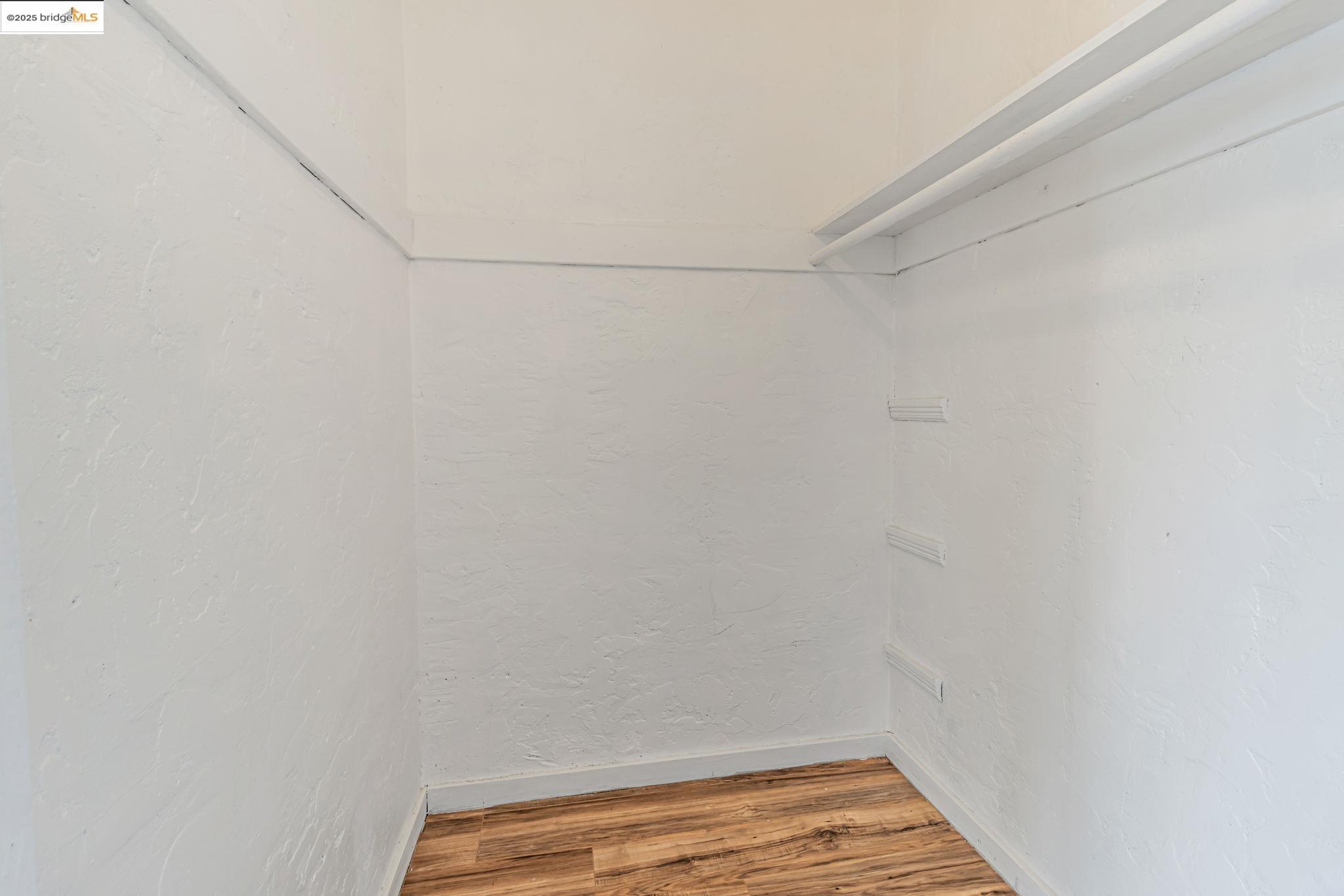 1360 Berkeley Way Berkeley, CA 94702 - Photo 8 of 35 a view of small space