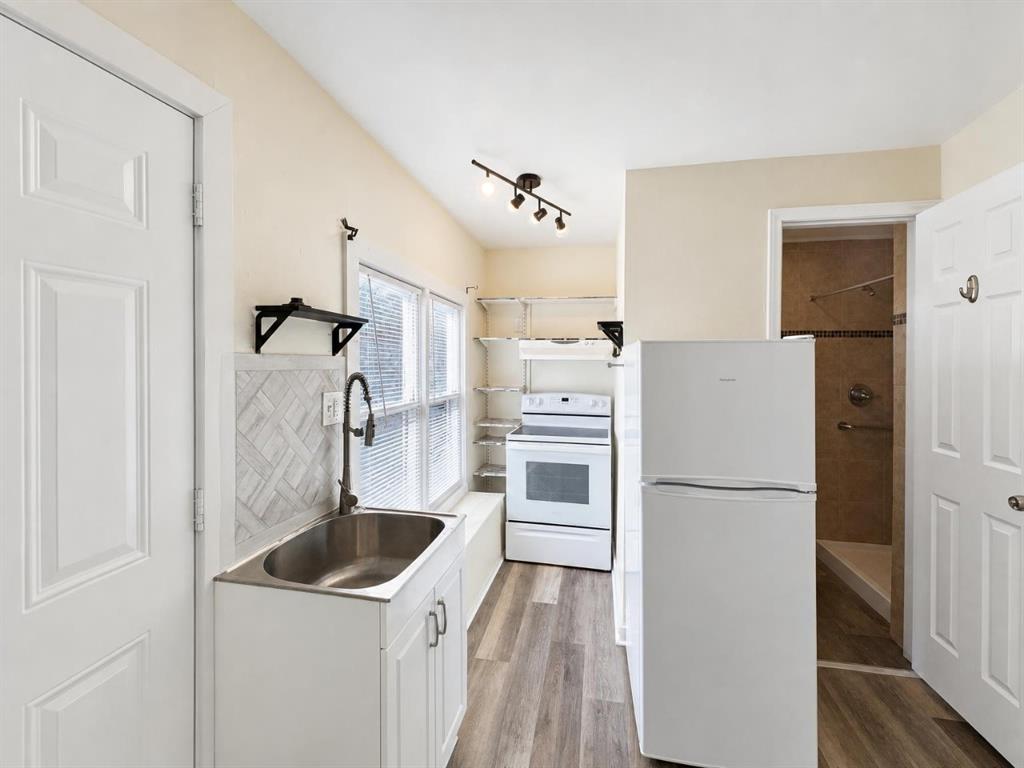 933 Gillham Road, Unit B Fort Worth, TX 76114 - Photo 3 of 7 Gallery Image 3