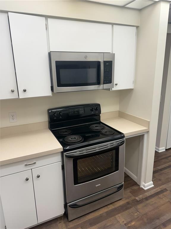43 South 9th Street, Unit 403 Indiana, PA 15701 - Photo 3 of 14 a stove top oven sitting inside of a kitchen