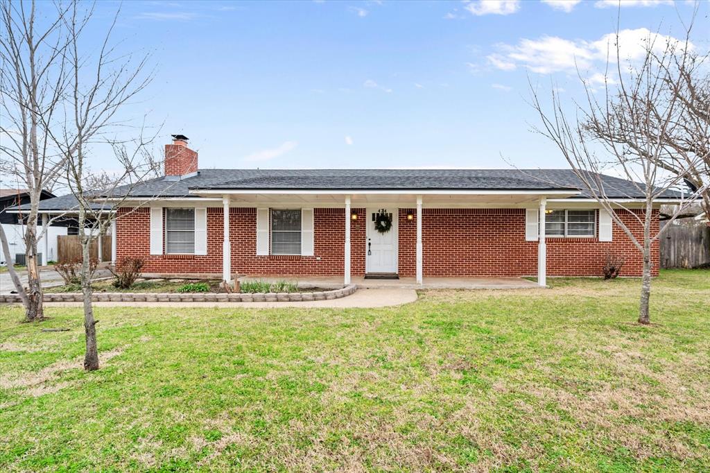 424 North Bateman Road Fairfield, TX 75840 - Photo 1 of 1 Single story home featuring brick siding, roof with shingles, a chimney, fence, and a front lawn
