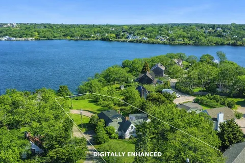 $1,690,000 | 10 Elliott Place, Montauk, NY 11954