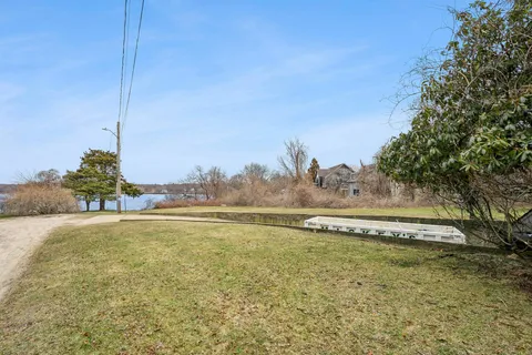 $1,690,000 | 10 Elliott Place, Montauk, NY 11954