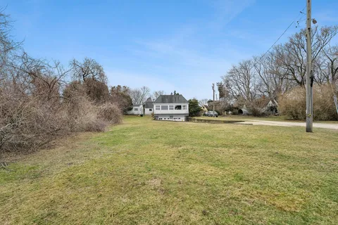 $1,690,000 | 10 Elliott Place, Montauk, NY 11954