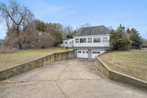 $1,690,000 | 10 Elliott Place, Montauk, NY 11954