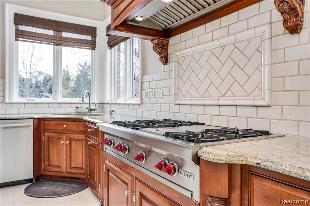 4676 Wind Ridge Court Rochester, MI 48306 - Photo 11 of 67