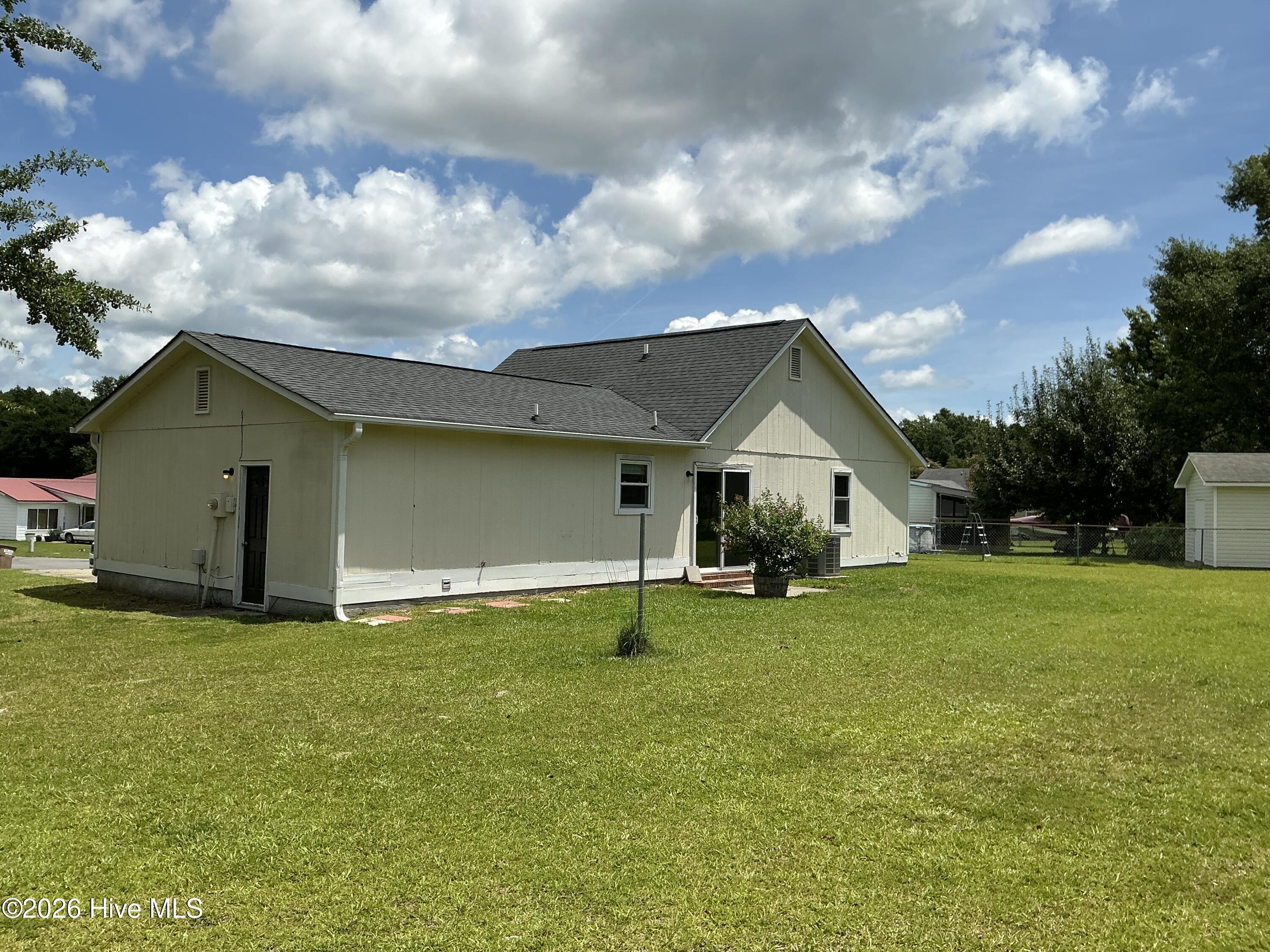 1011 Ridgecrest Lane Jacksonville, NC 28546 - Photo 3 of 21