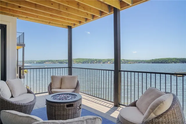 $1,450,000 | 68 Palisades Yacht Clb Drive, Lake Ozark, MO 65049