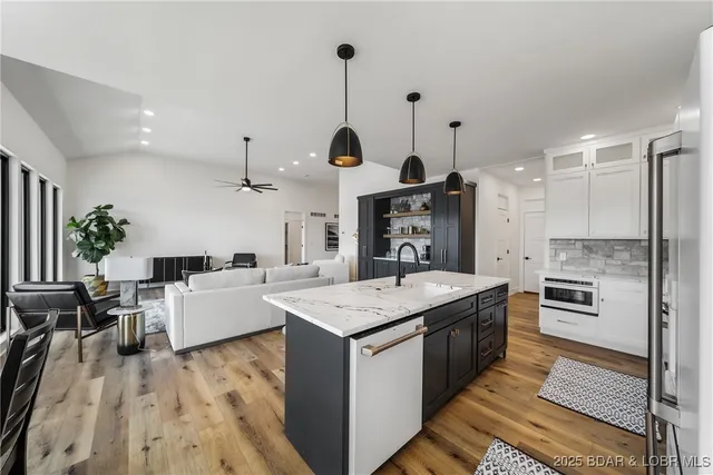 $1,450,000 | 68 Palisades Yacht Clb Drive, Lake Ozark, MO 65049