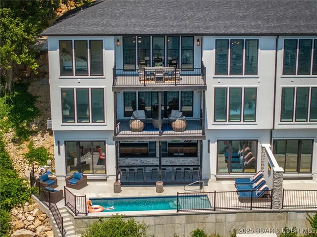$1,450,000 | 68 Palisades Yacht Clb Drive, Lake Ozark, MO 65049