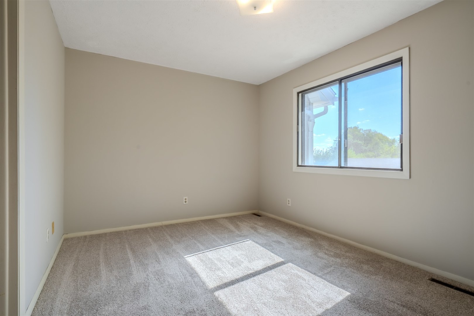 1402 Keller Road, Unit 4 Normal, IL 61761 - Photo 12 of 26 an empty room with a window