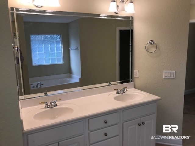4620 Starboard Lane Orange Beach, AL 36561 - Photo 22 of 33 Master Bathroom