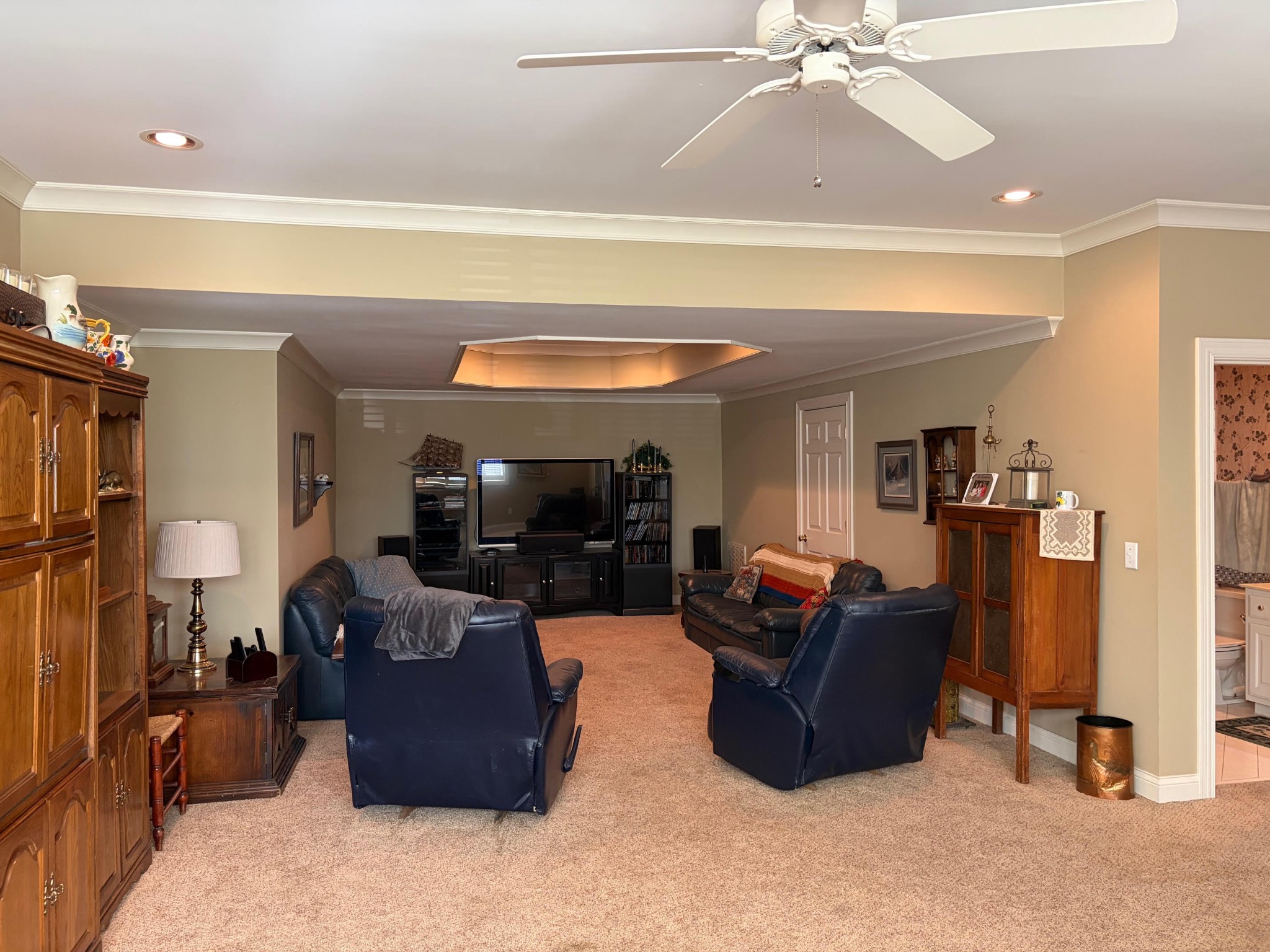 106 Hidden Point Hendersonville, TN 37075 - Photo 35 of 43 a living room with furniture and a flat screen tv