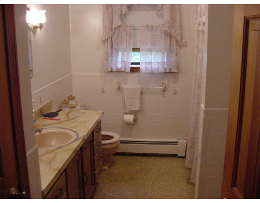 69 Lancaster Road Clinton, MA 01510 - Photo 9 of 11 Gallery Image 9