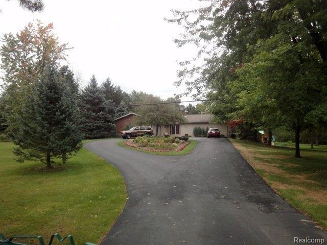 1641 North Rochester Road Oakland, MI 48363 - Photo 2 of 23 Drive
