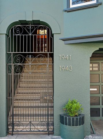 a view of entryway with a potted plant