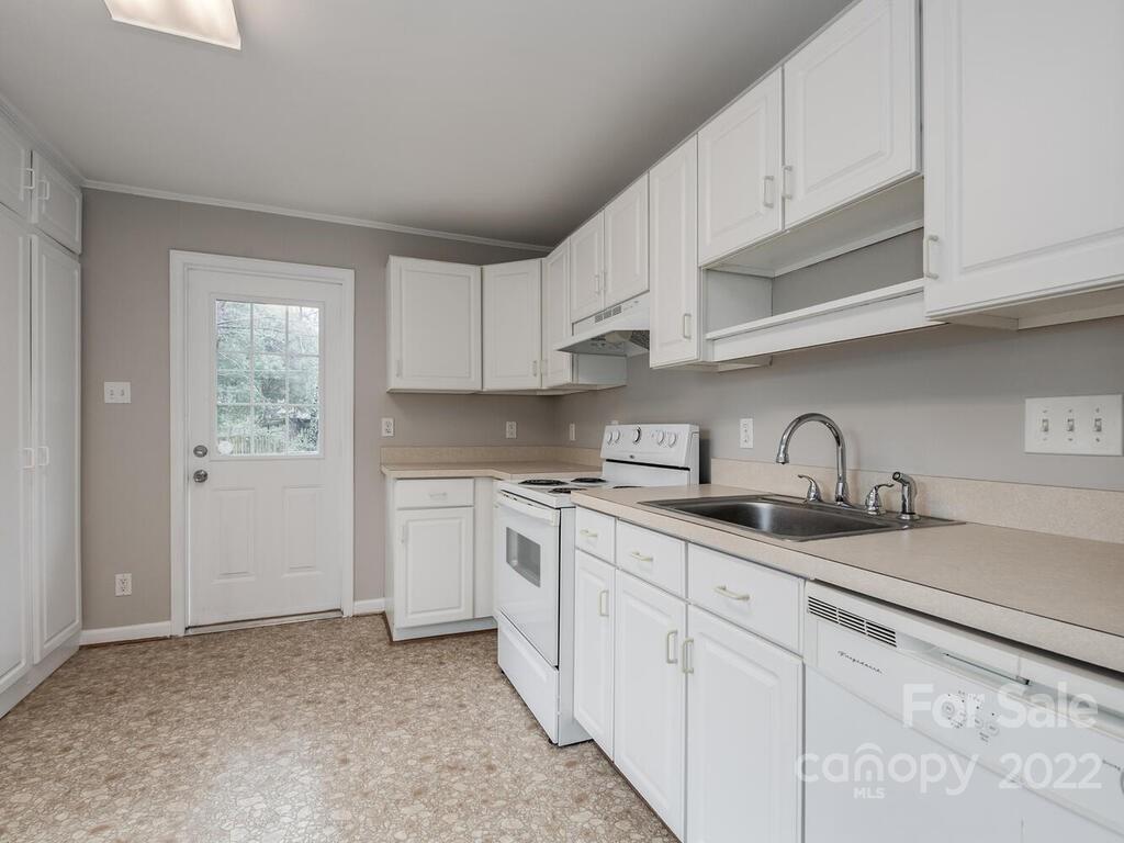4642 Murrayhill Road Charlotte, NC 28209 - Photo 6 of 17 Gallery Image 6
