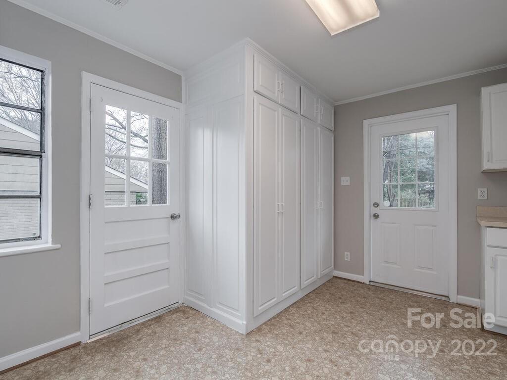 4642 Murrayhill Road Charlotte, NC 28209 - Photo 8 of 17 Gallery Image 8