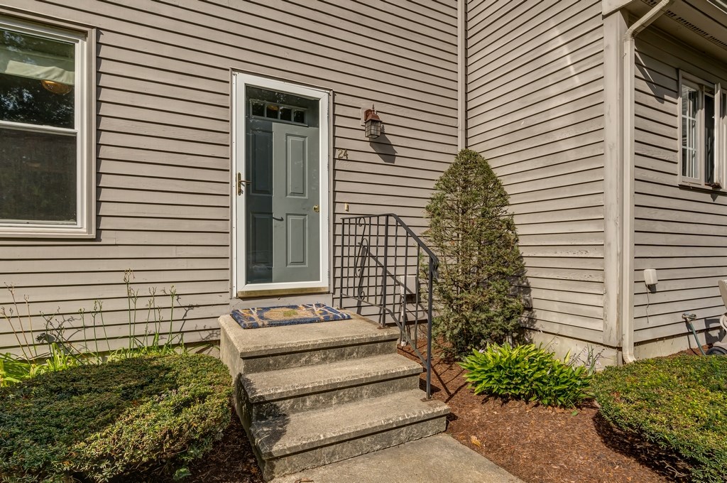 14 Veterans Road, Unit 24 Amherst, NH 03031 - Photo 4 of 40