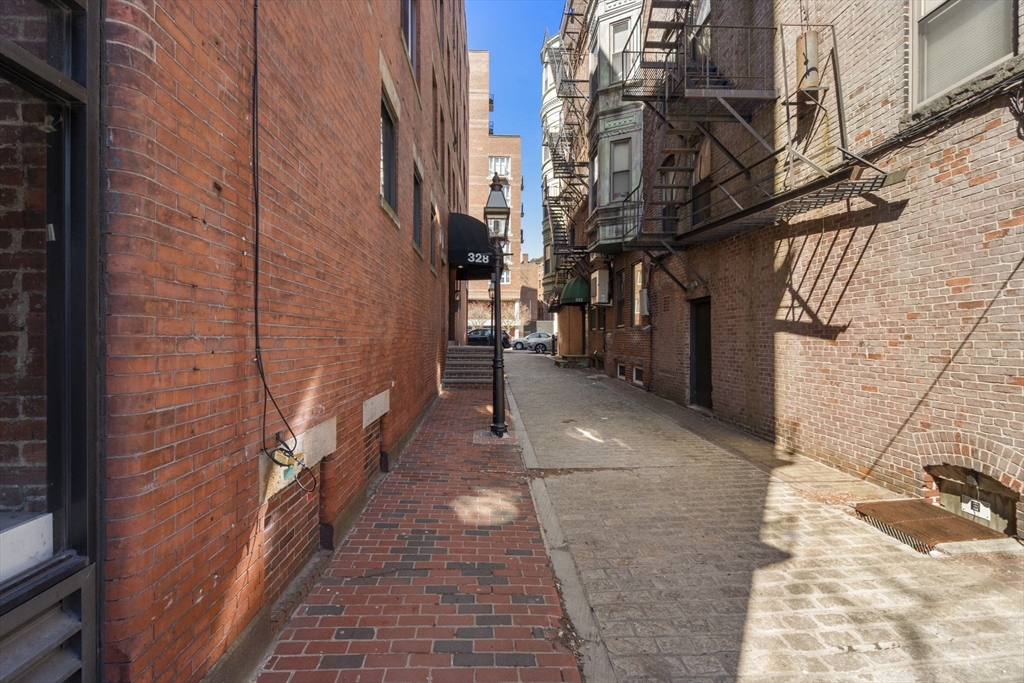 328 Commercial Street, Unit 53 Boston, MA 02109 - Photo 14 of 14 a view of a pathway along a building