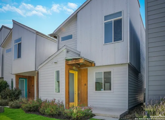 a view of a house with entryway and plants