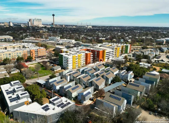 $1,950 | 330 Clay, Unit 15, San Antonio, TX 78204