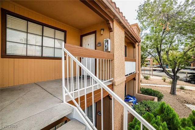 $1,400 | 5166 South Jones Boulevard, Unit 204, Las Vegas, NV 89118