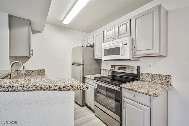 $1,400 | 5166 South Jones Boulevard, Unit 204, Las Vegas, NV 89118