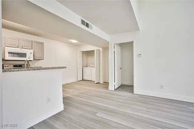 $1,400 | 5166 South Jones Boulevard, Unit 204, Las Vegas, NV 89118