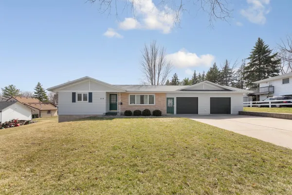 $319,900 | 814 West Skaro Street, St. Peter, MN 56082