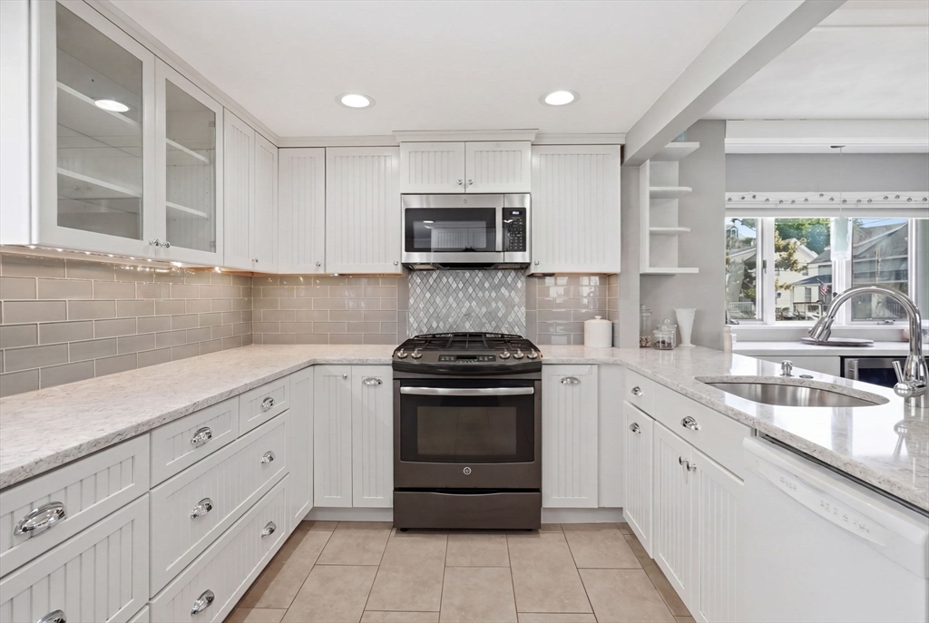 27 Billows Street Winthrop, MA 02152 - Photo 2 of 25