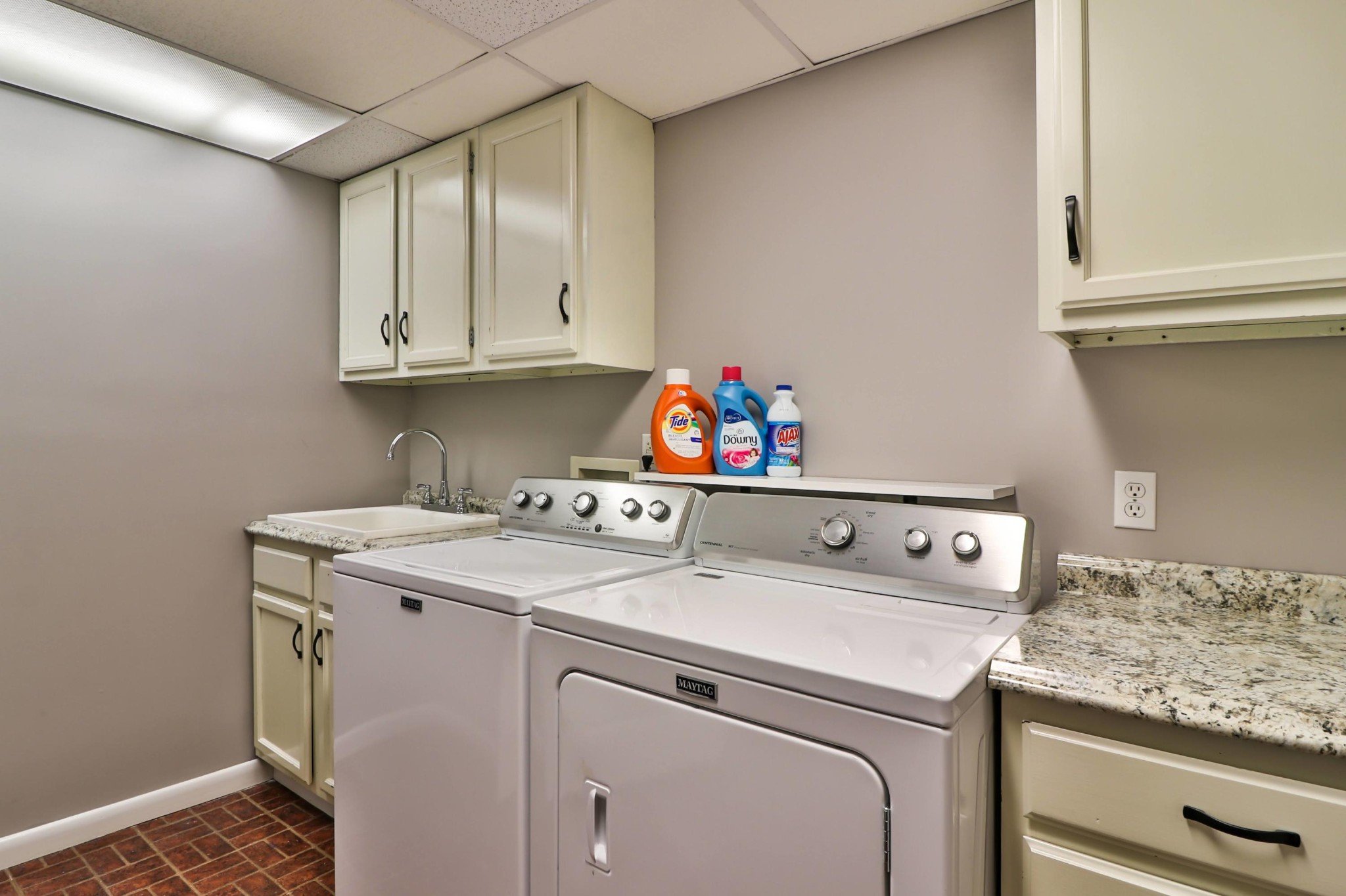 2212 Roundtree Road Knoxville, TN 37923 - Photo 19 of 27 a utility room with dryer and washer