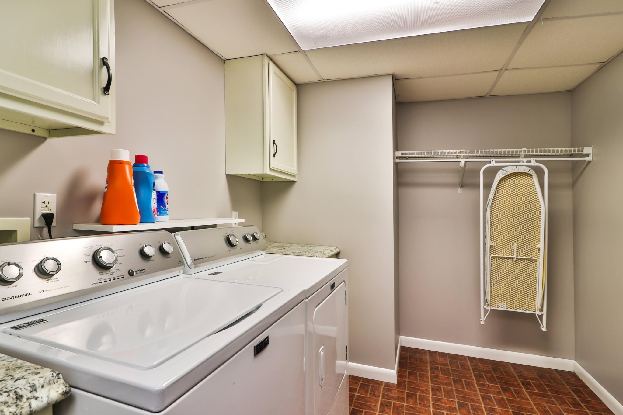 2212 Roundtree Road Knoxville, TN 37923 - Photo 20 of 27 a utility room with dryer and washer