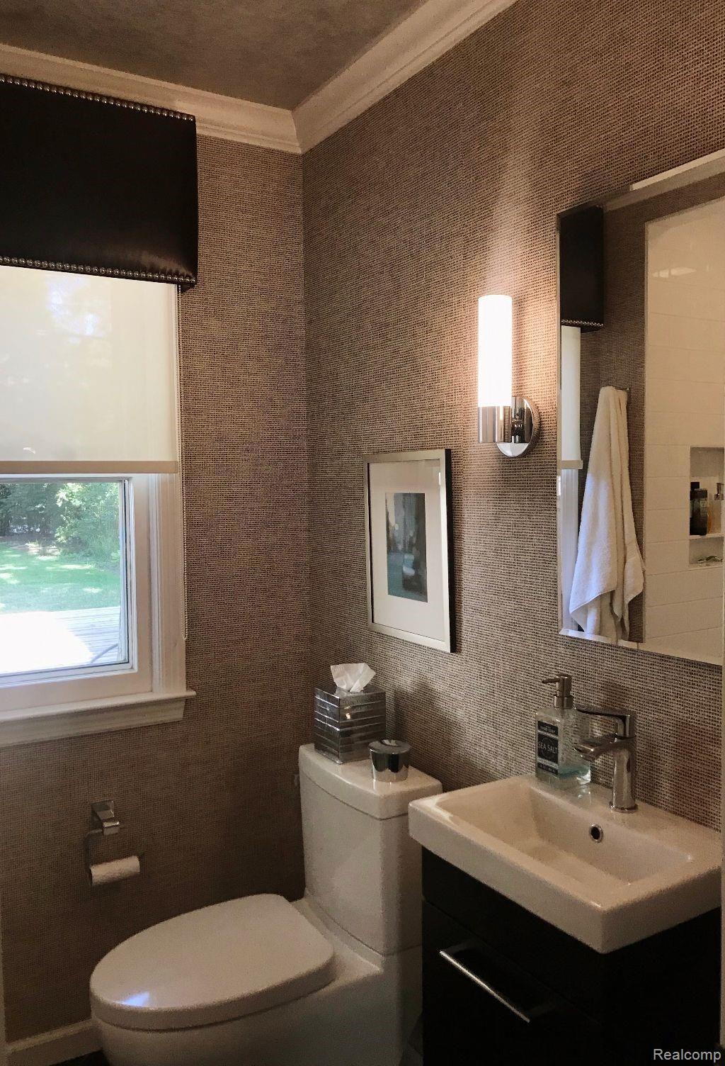 4116 Kenmore Road Berkley, MI 48072 - Photo 6 of 23 Bath 1.jpg