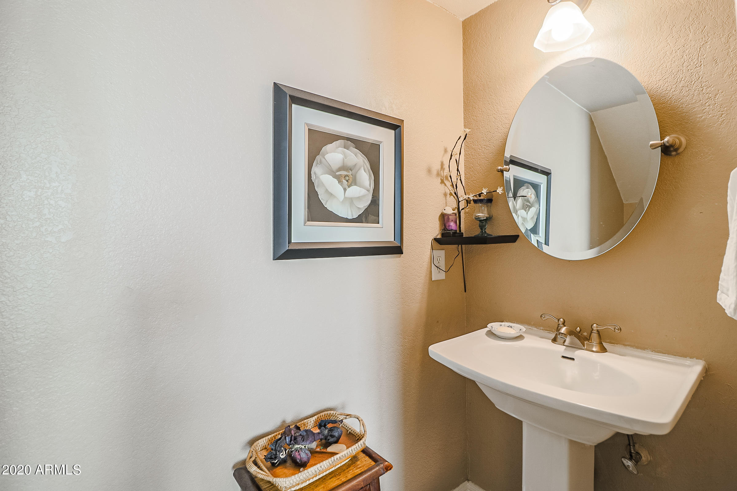 2023 West Bloomfield Road, Unit 6 Phoenix, AZ 85029 - Photo 15 of 36 Powder Room