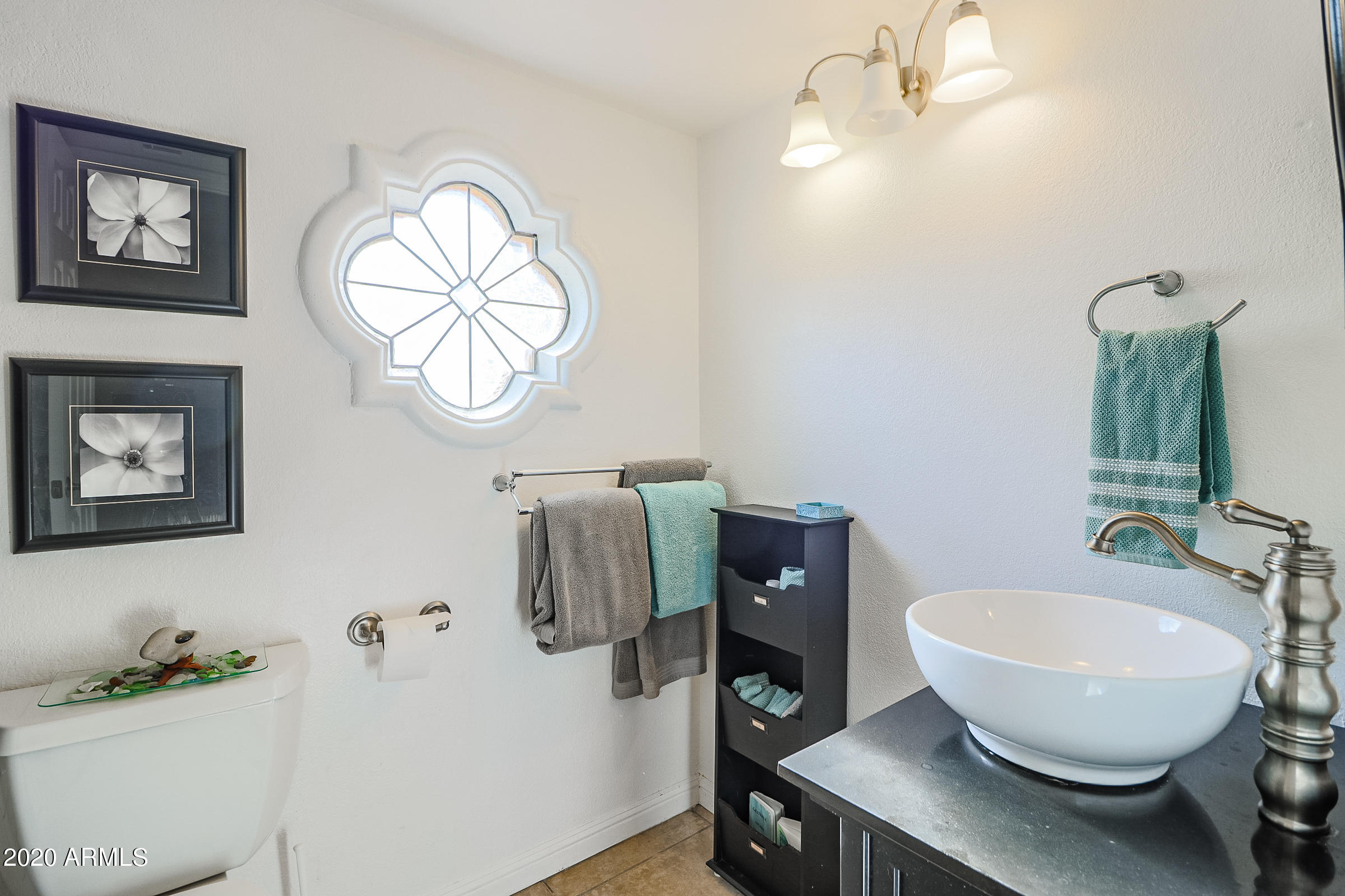 2023 West Bloomfield Road, Unit 6 Phoenix, AZ 85029 - Photo 18 of 36 Full Bath