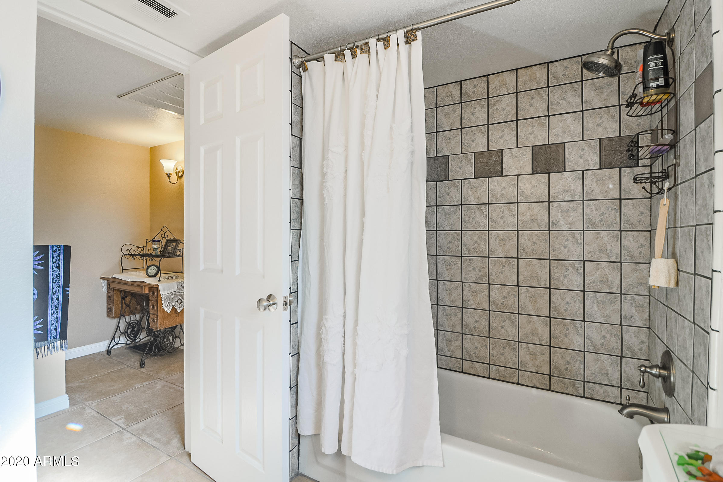 2023 West Bloomfield Road, Unit 6 Phoenix, AZ 85029 - Photo 19 of 36 Full Bath