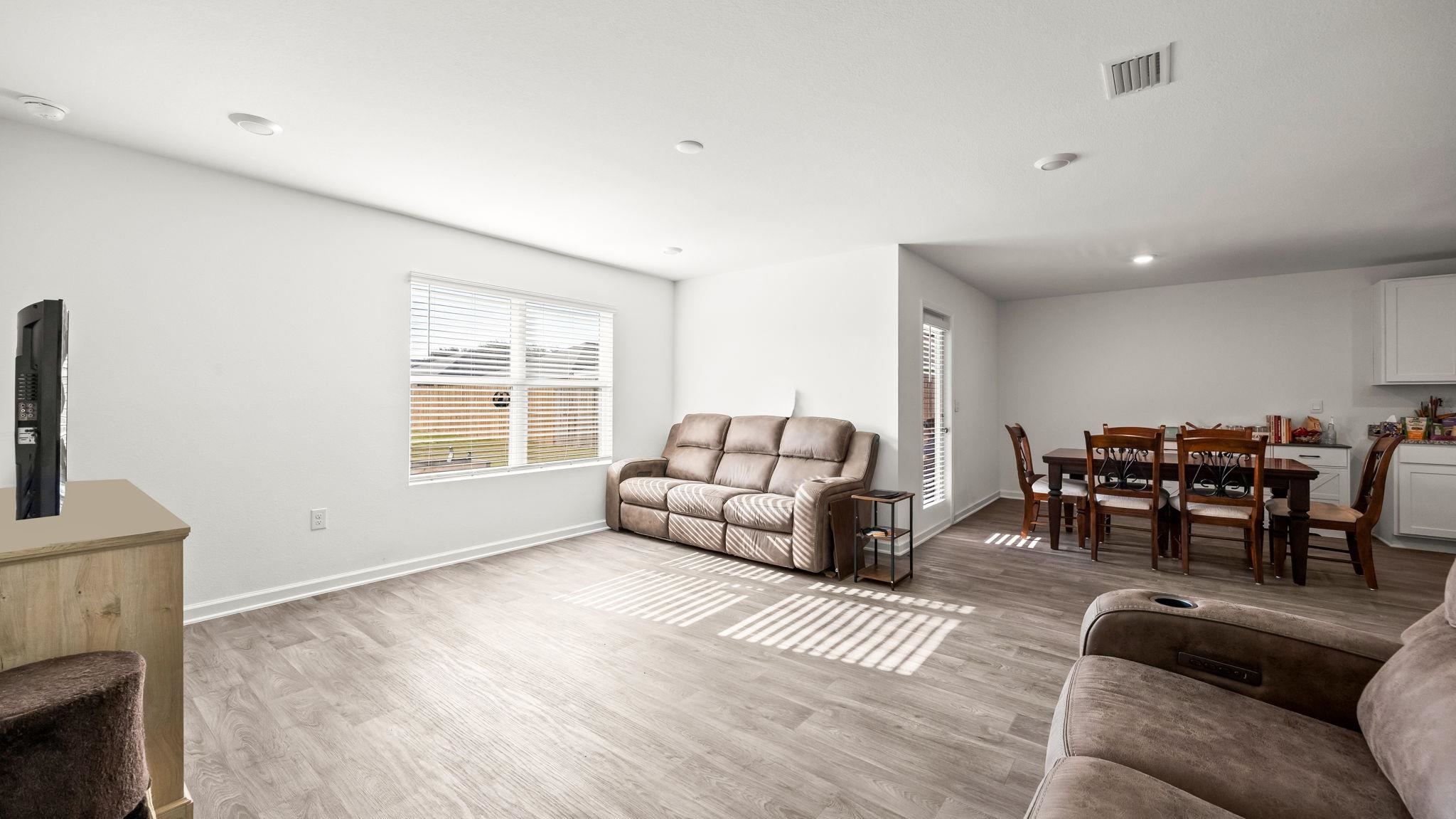 24264 Veranda Circle Elberta, AL 36530 - Photo 18 of 41 Living Room