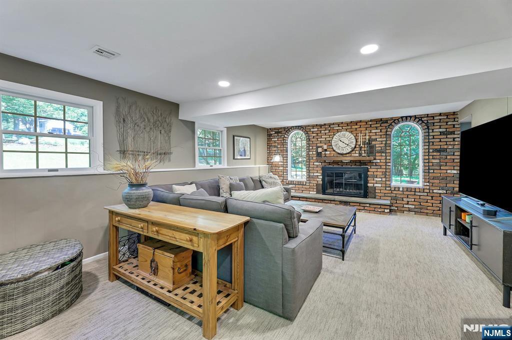 598 Whitenack Road River Vale, NJ 07675 - Photo 6 of 41