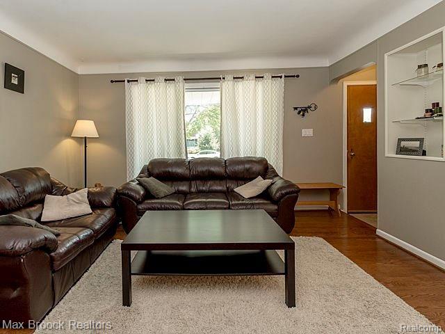 312 Normandy Road Royal Oak, MI 48073 - Photo 10 of 54 8216061816_18.jpg