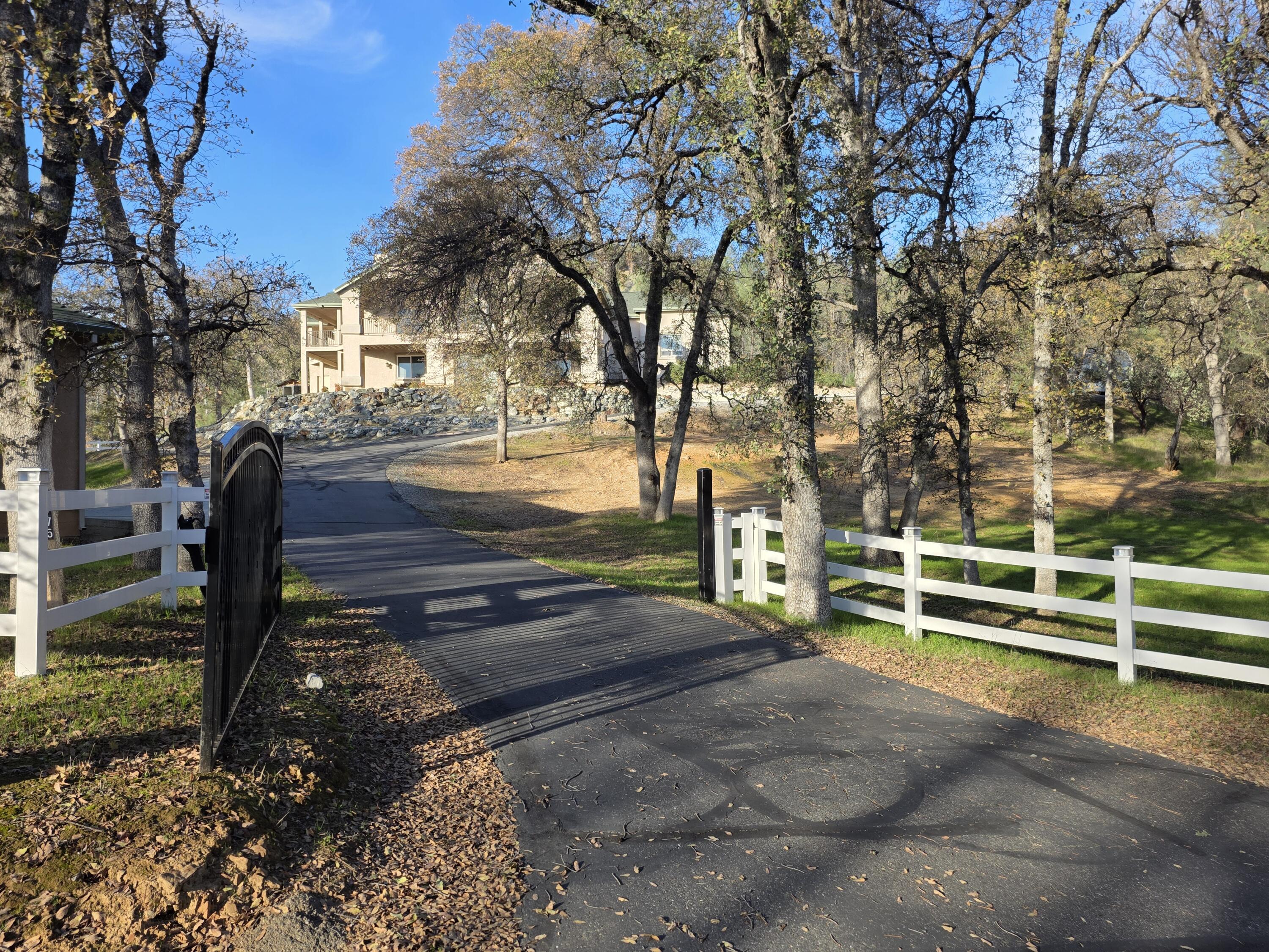 7775 Muletown Road Redding, CA 96001 - Photo 2 of 46 a view of a pathway with a yard