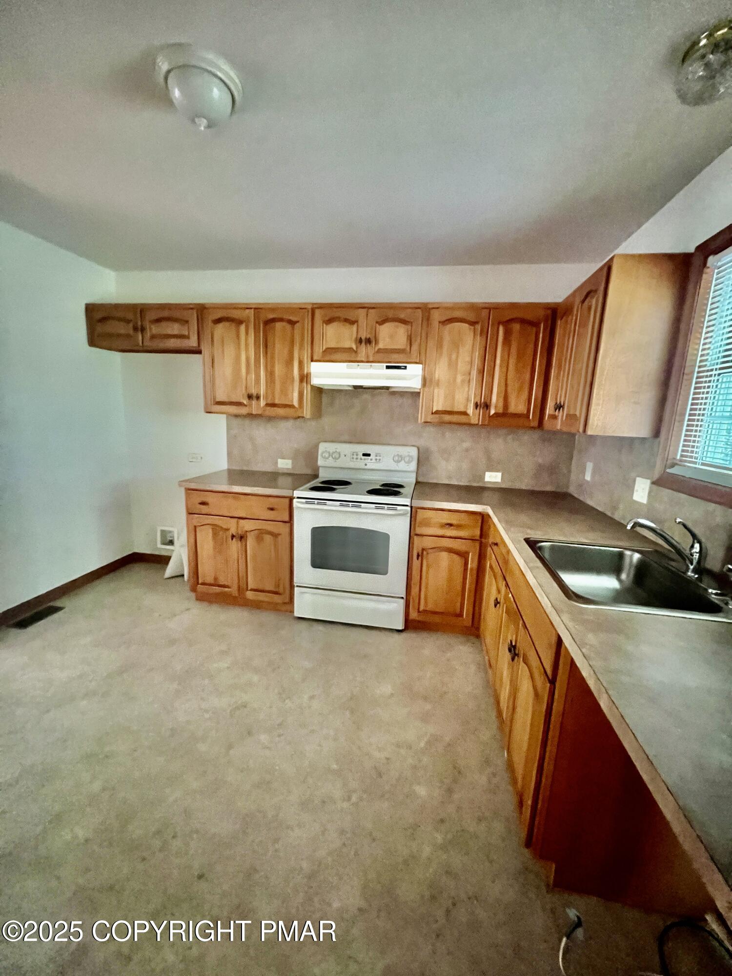 2210 Exeter Court Bushkill, PA 18324 - Photo 11 of 17 IMG_8744